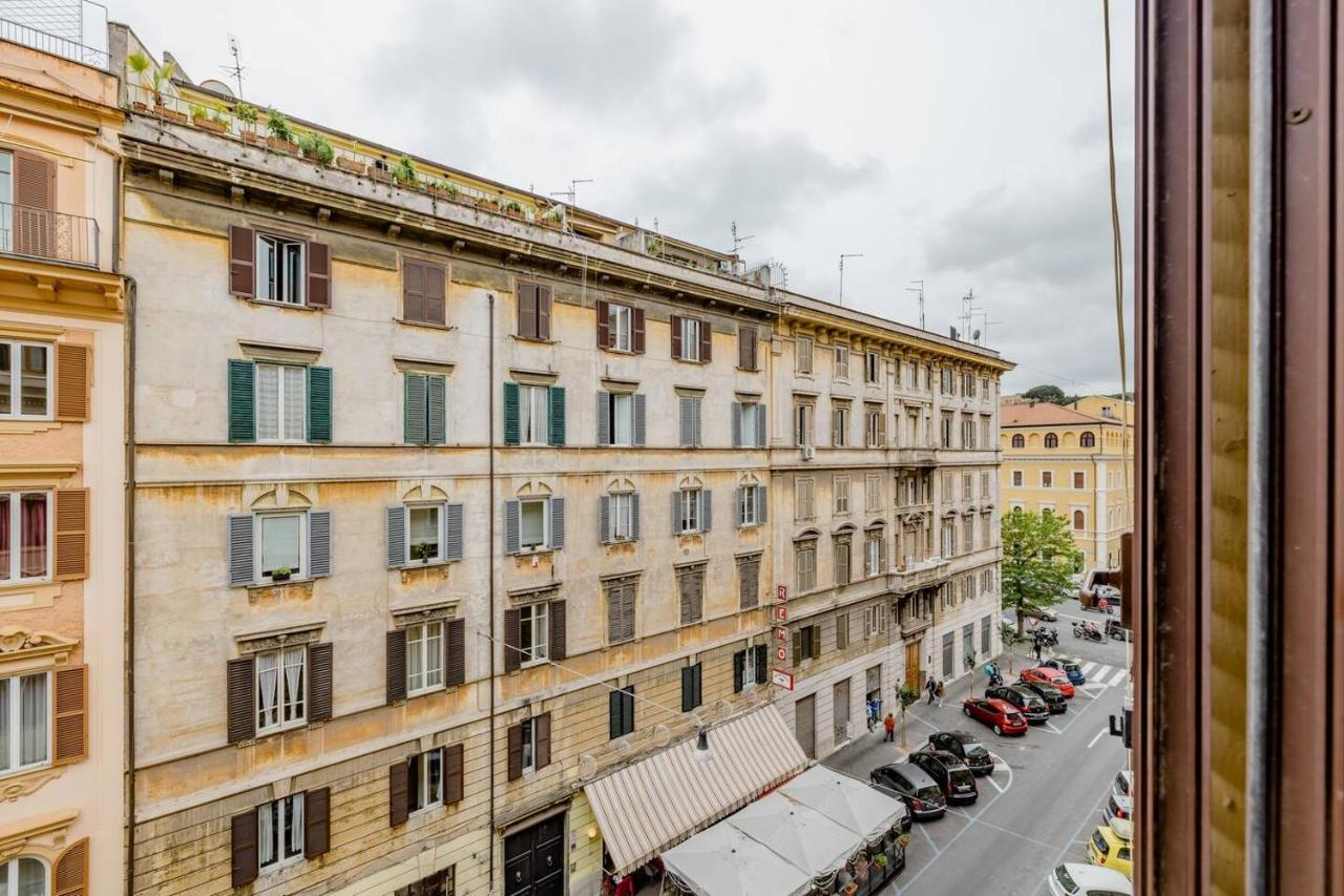 Deluxe Rooms And Chilling Jacuzzi Suite Guesthouse Rome Exterior photo